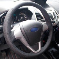 Оплетка на руль из «Premium» экокожи Ford Fiesta 2008-2017 г.в. (для руля без штатной кожи с накладкой, черная)